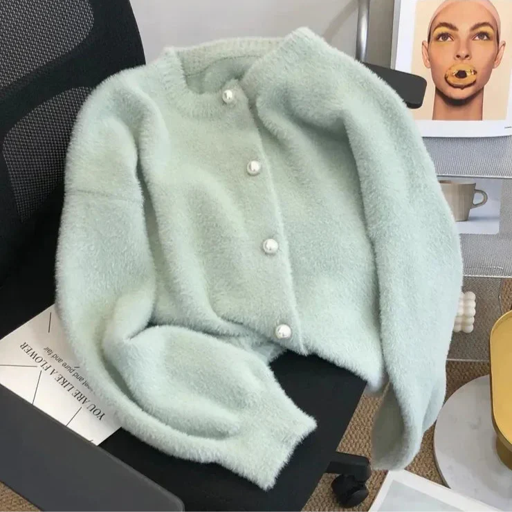 Laura | Cozy Fuzzy Pearl-Button Cardigan - Picela